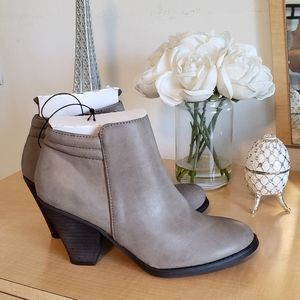 MIA Ankle Boots Shoe Size 8 Color Mushroom